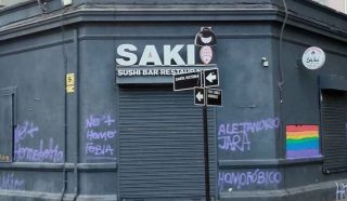 local sushi expulsan lesbianas